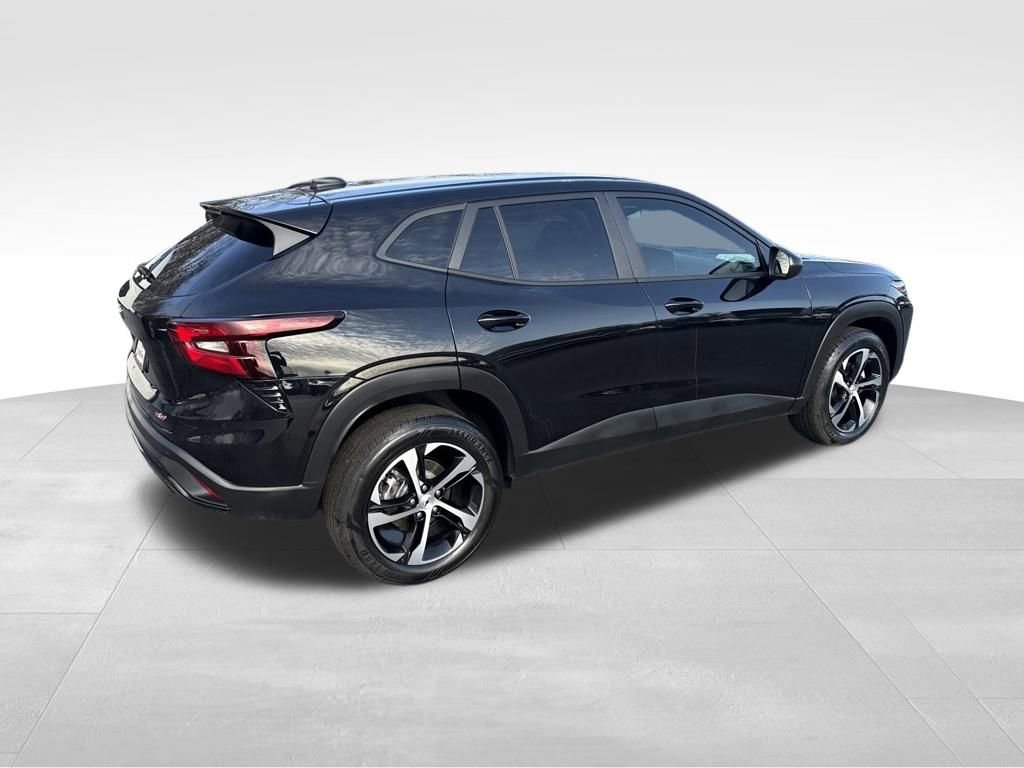 Used 2025 Chevrolet Trax RS w/ Driver Confidence Package image 6