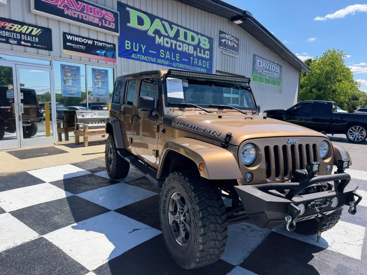Used 2015 Jeep Wrangler Unlimited Sahara w/ Connectivity Group AWD/4WD image 4