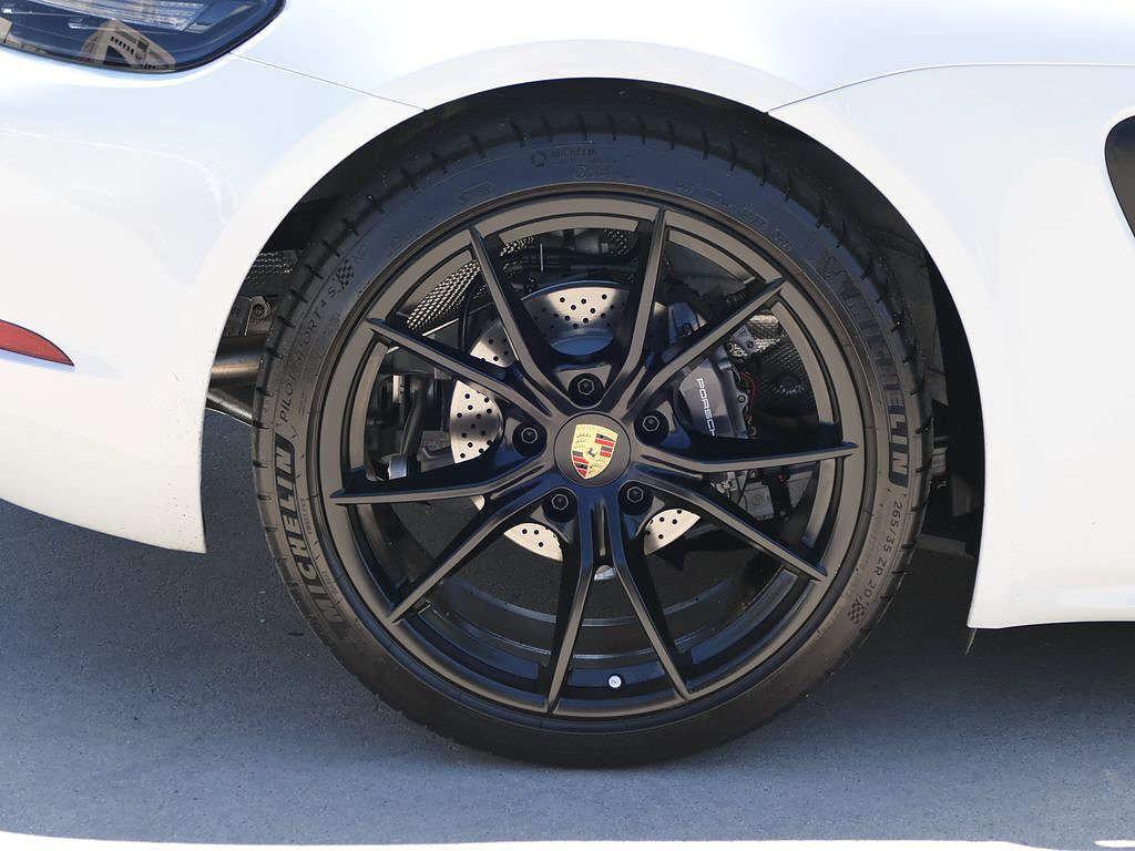 Used 2024 Porsche 718 Boxster RWD image 8