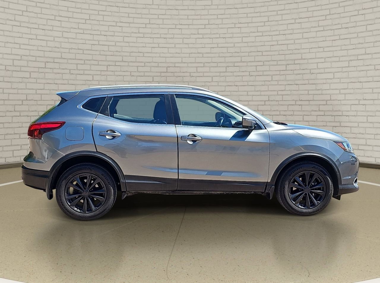 Used 2018 Nissan Rogue Sport SV w/ SV Technology Package image 4