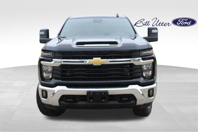Used 2024 Chevrolet Silverado 2500 LT AWD/4WD image 2