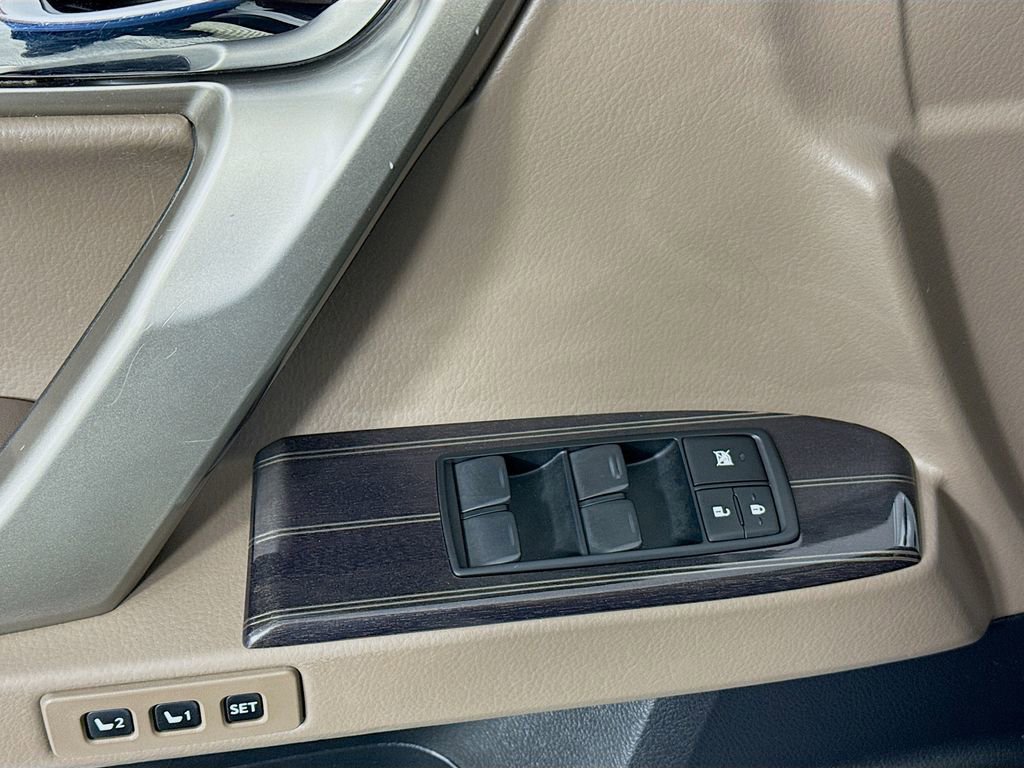 Used 2020 Lexus GX 460 Premium w/ Premium Package AWD/4WD image 19