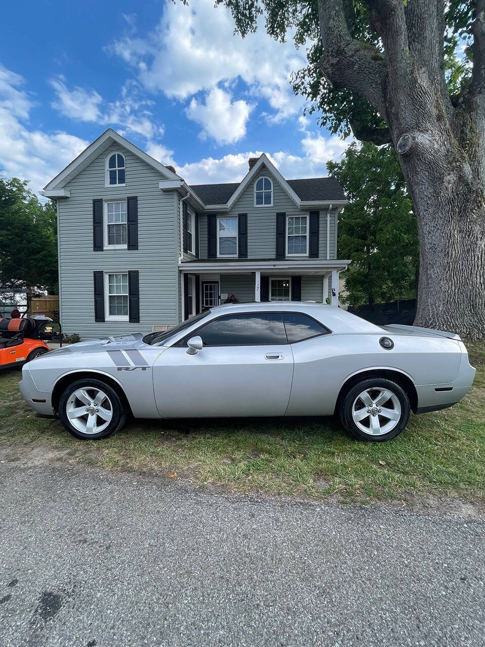 Used 2010 Dodge Challenger R/T w/ Sound Group RWD image 2