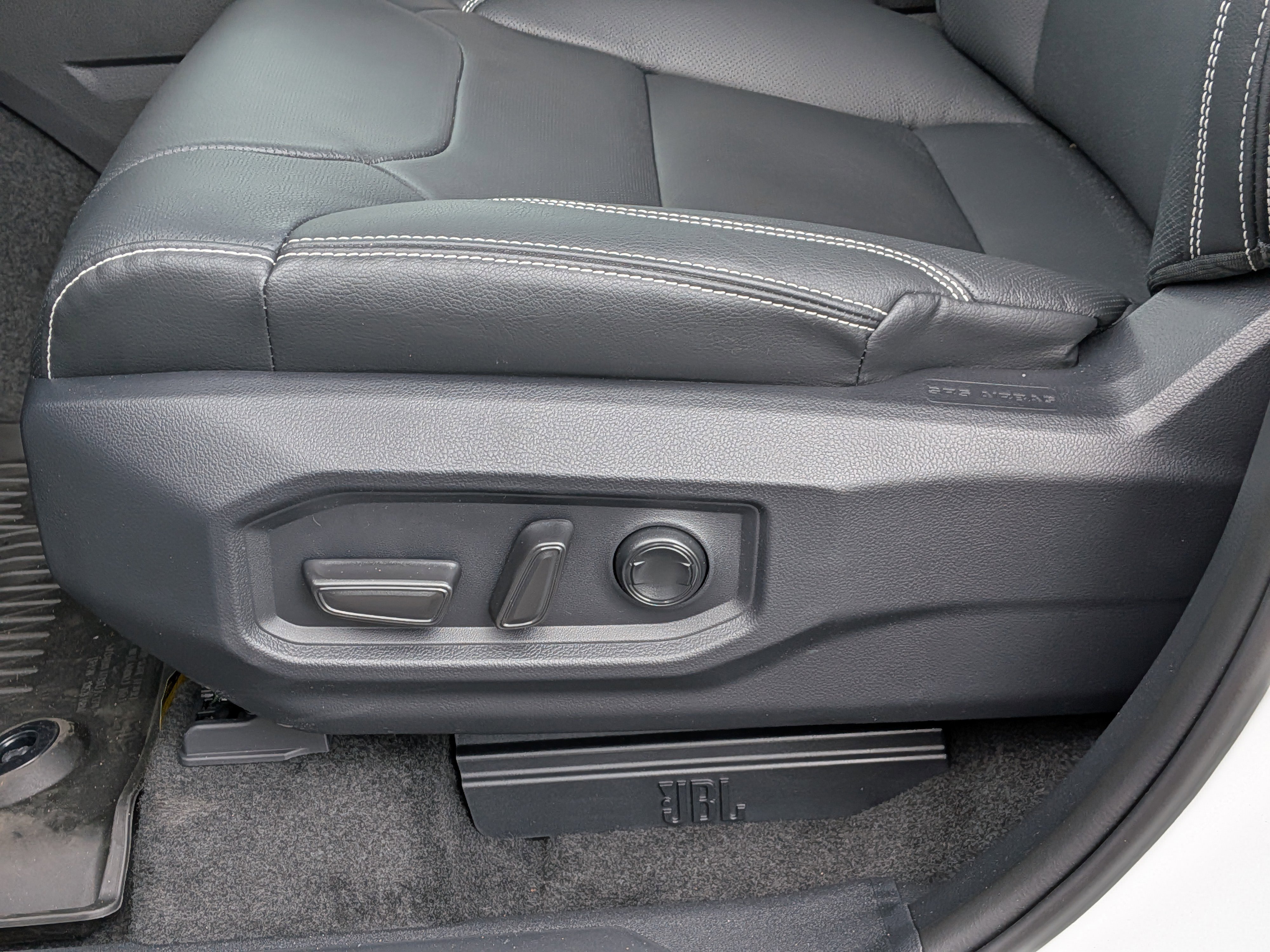Used 2026 Toyota Tundra Limited AWD/4WD image 17