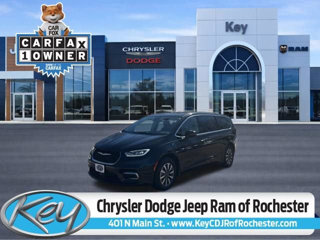 Used 2024 Chrysler Pacifica Select