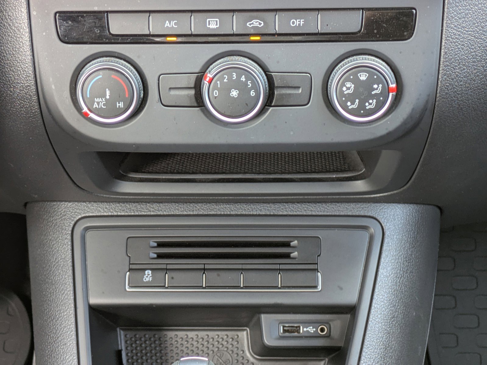 Used 2017 Volkswagen Tiguan S image 14