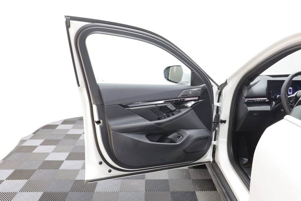 Certified 2025 BMW i5 xDrive40 w/ Premium Package AWD/4WD image 5
