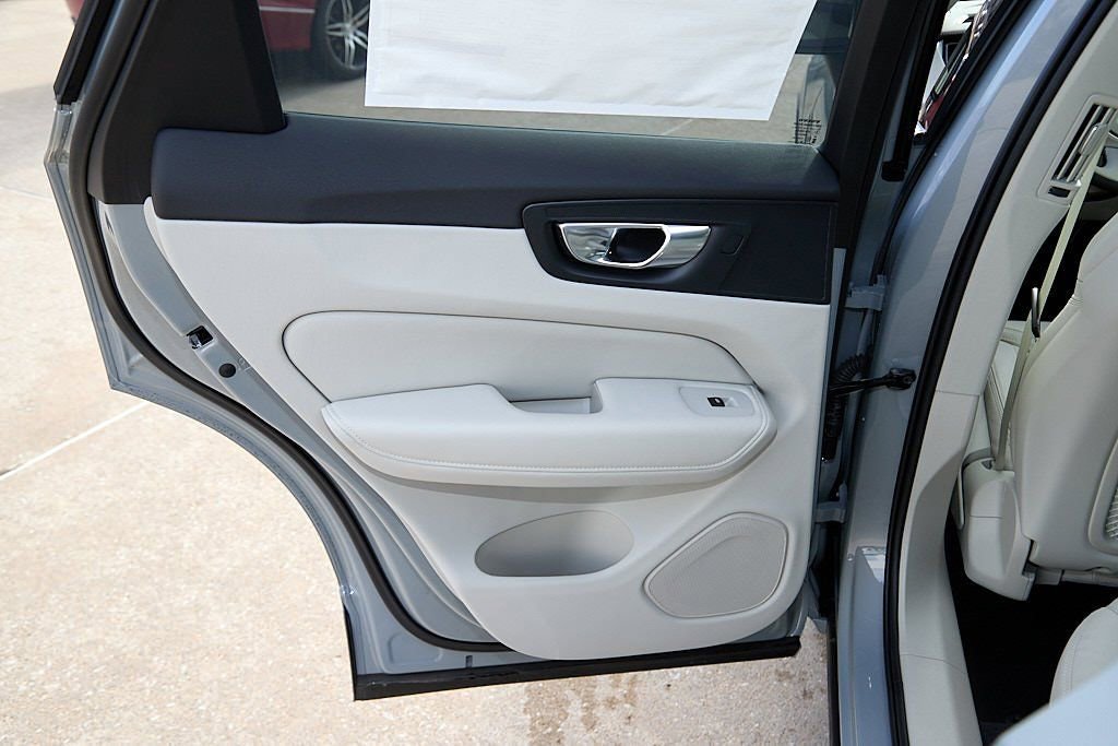 New 2026 Volvo XC60 B5 Ultra w/ Protection Package Premier image 19