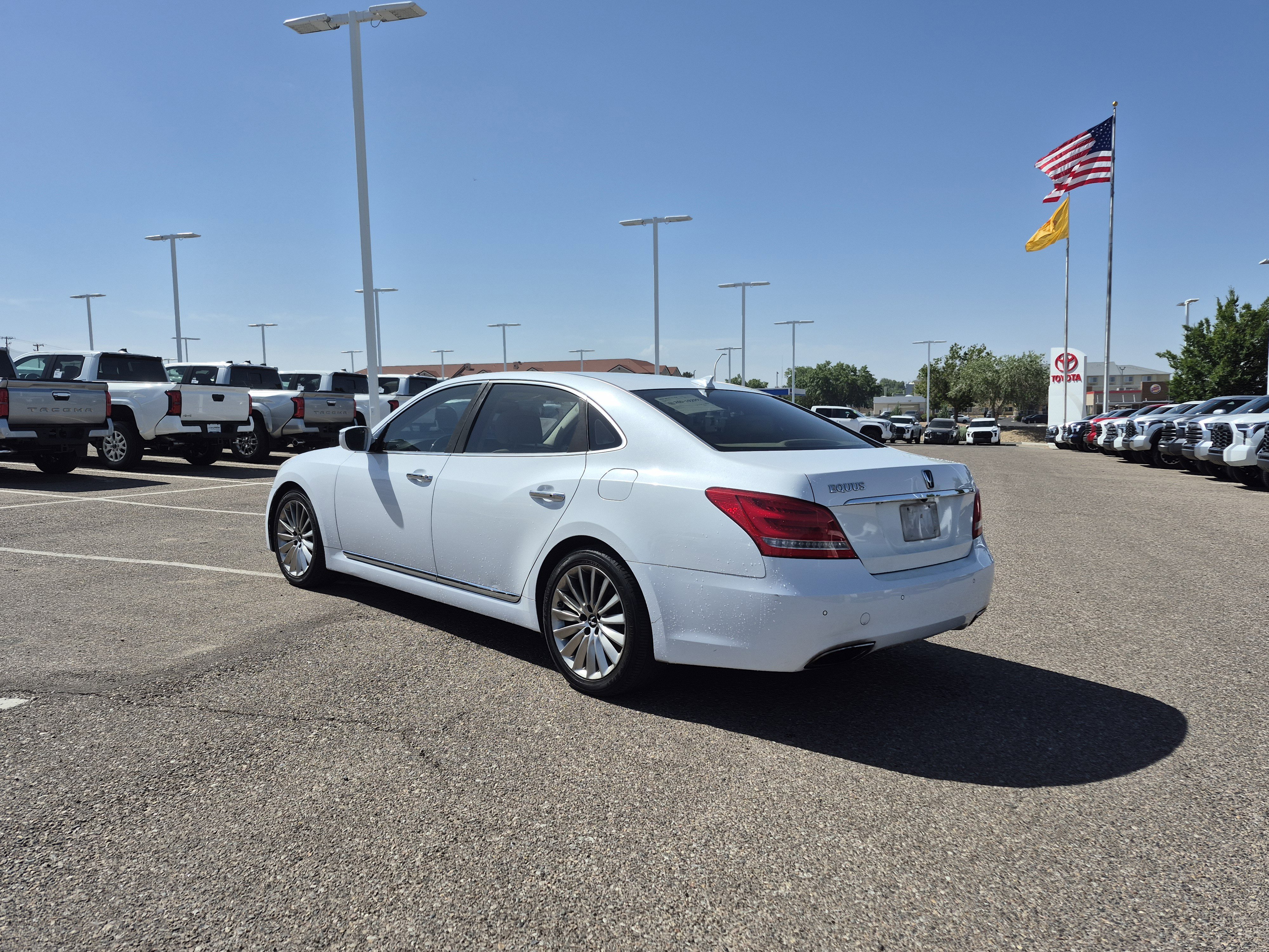Used 2015 Hyundai Equus Signature RWD image 3