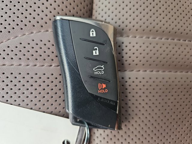 Certified 2024 Lexus ES 350 Ultra Luxury w/ Accessory Package (Z2) image 36