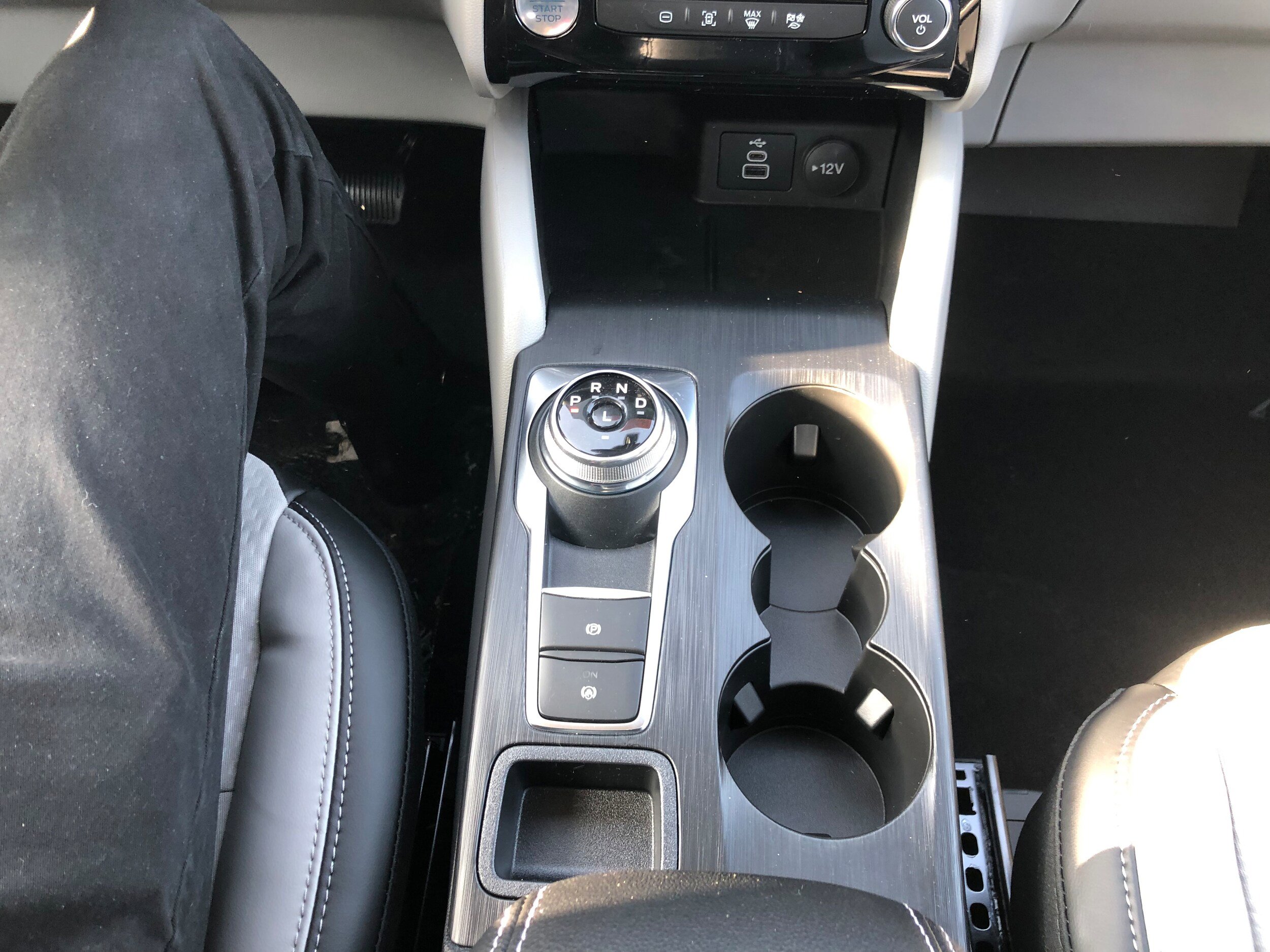 New 2025 Ford Escape SE w/ Class II Trailer Tow Package FWD image 12