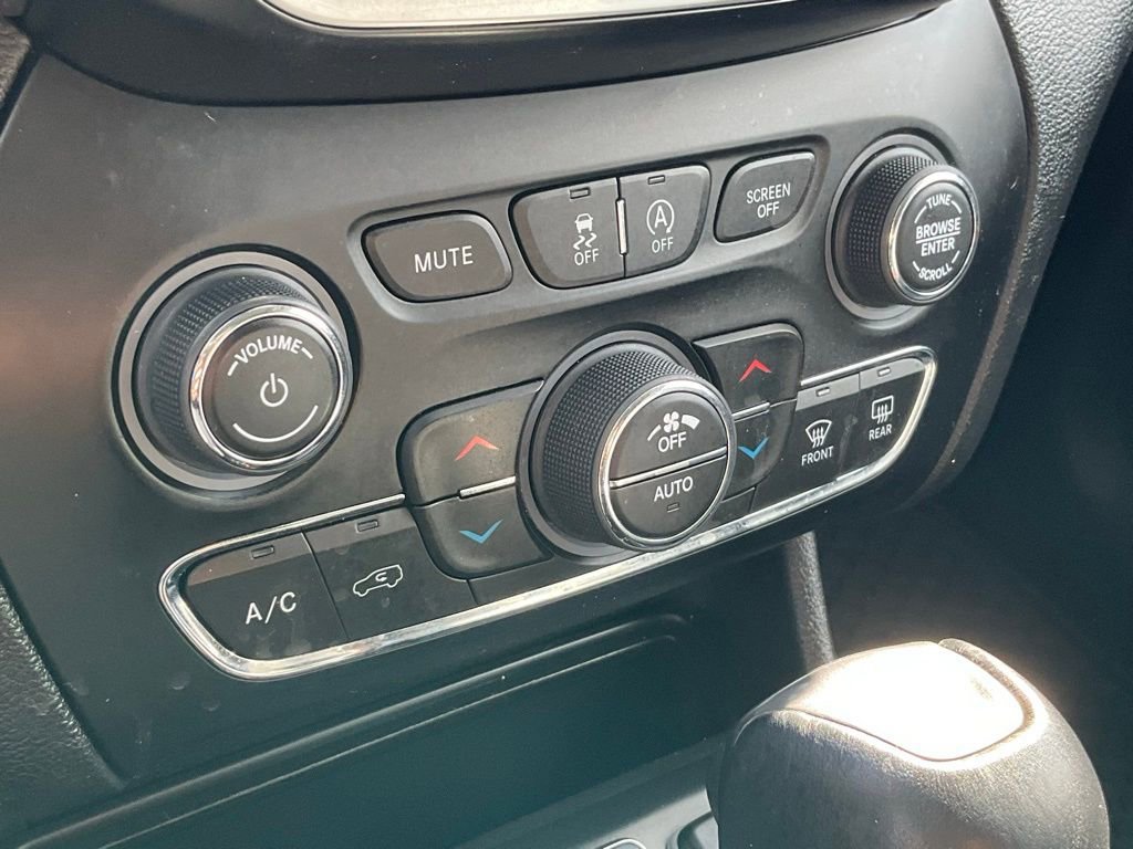 Used 2021 Jeep Cherokee Limited image 6