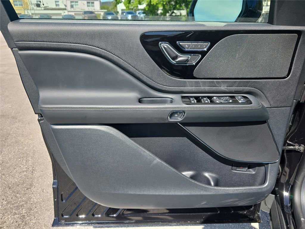 New 2026 Lincoln Aviator 2WD image 13