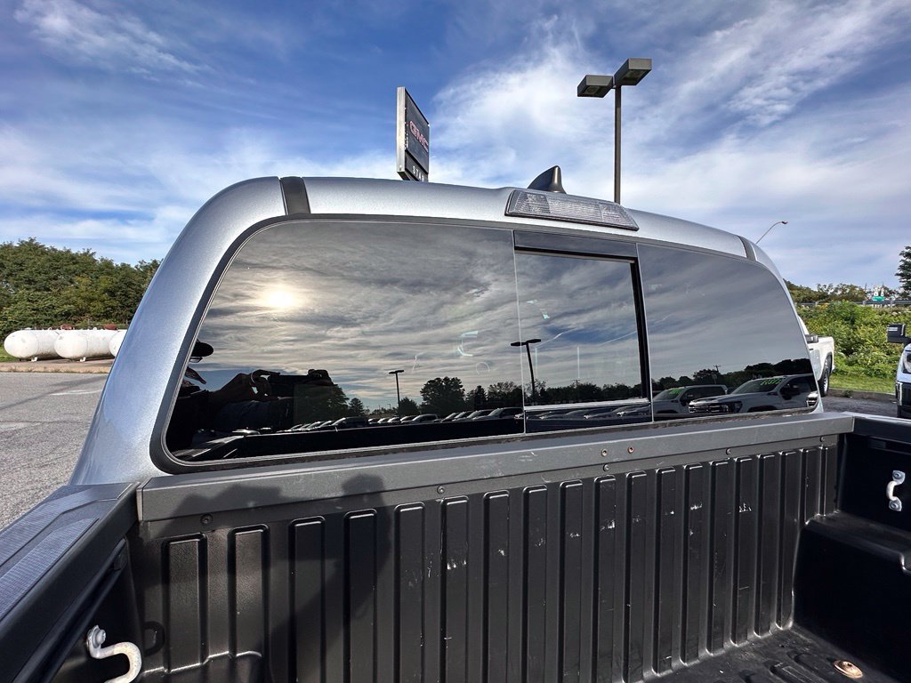 Used 2022 Toyota Tacoma TRD Off-Road AWD/4WD image 36
