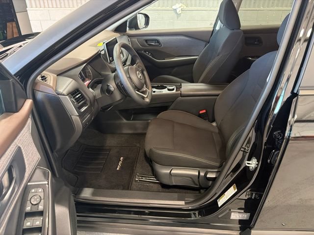 Used 2023 Nissan Rogue S AWD/4WD image 17