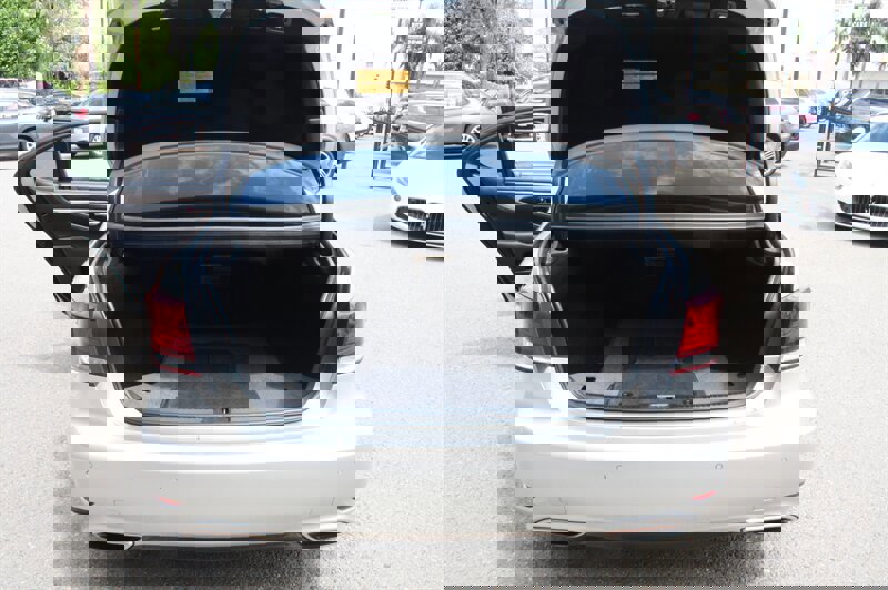 Used 2013 Lexus LS 460 w/ Comfort Pkg image 24