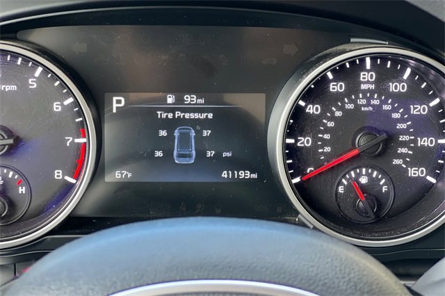 Used 2023 Kia Carnival LX image 33