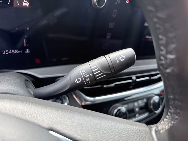 Used 2025 Buick Envista Sport Touring image 22