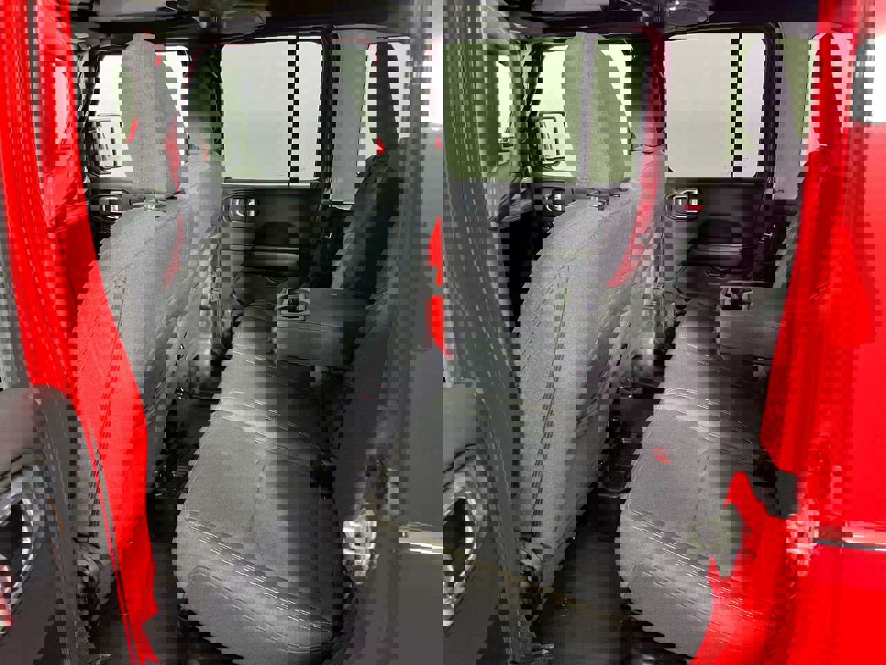 Used 2024 Jeep Wrangler Sahara image 29