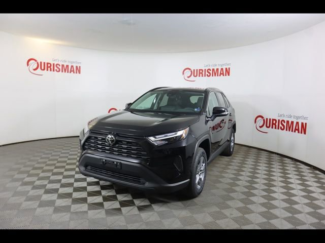 Used 2025 Toyota RAV4 XLE image 2