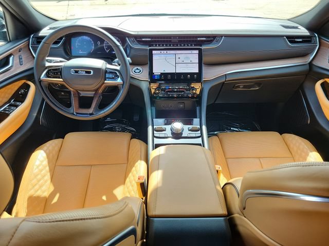 Used 2025 Jeep Grand Cherokee Summit w/ Adv Protech Group IV AWD/4WD image 12