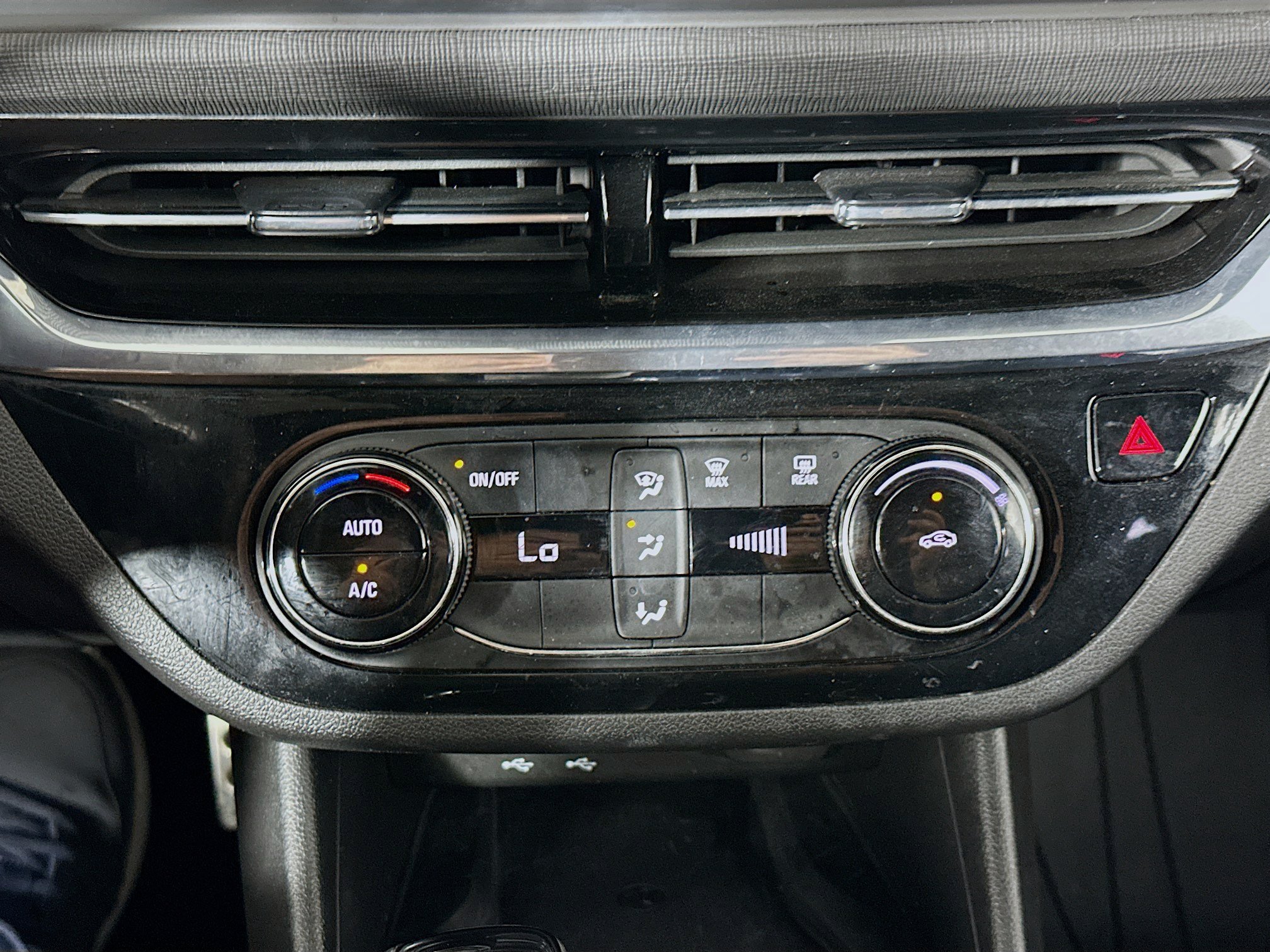 Used 2024 Buick Envista Sport Touring w/ Convenience II Package FWD image 22