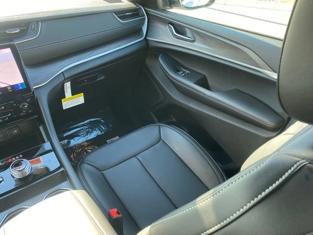 New 2025 Jeep Grand Cherokee Limited w/ Luxury Tech Group II image 37