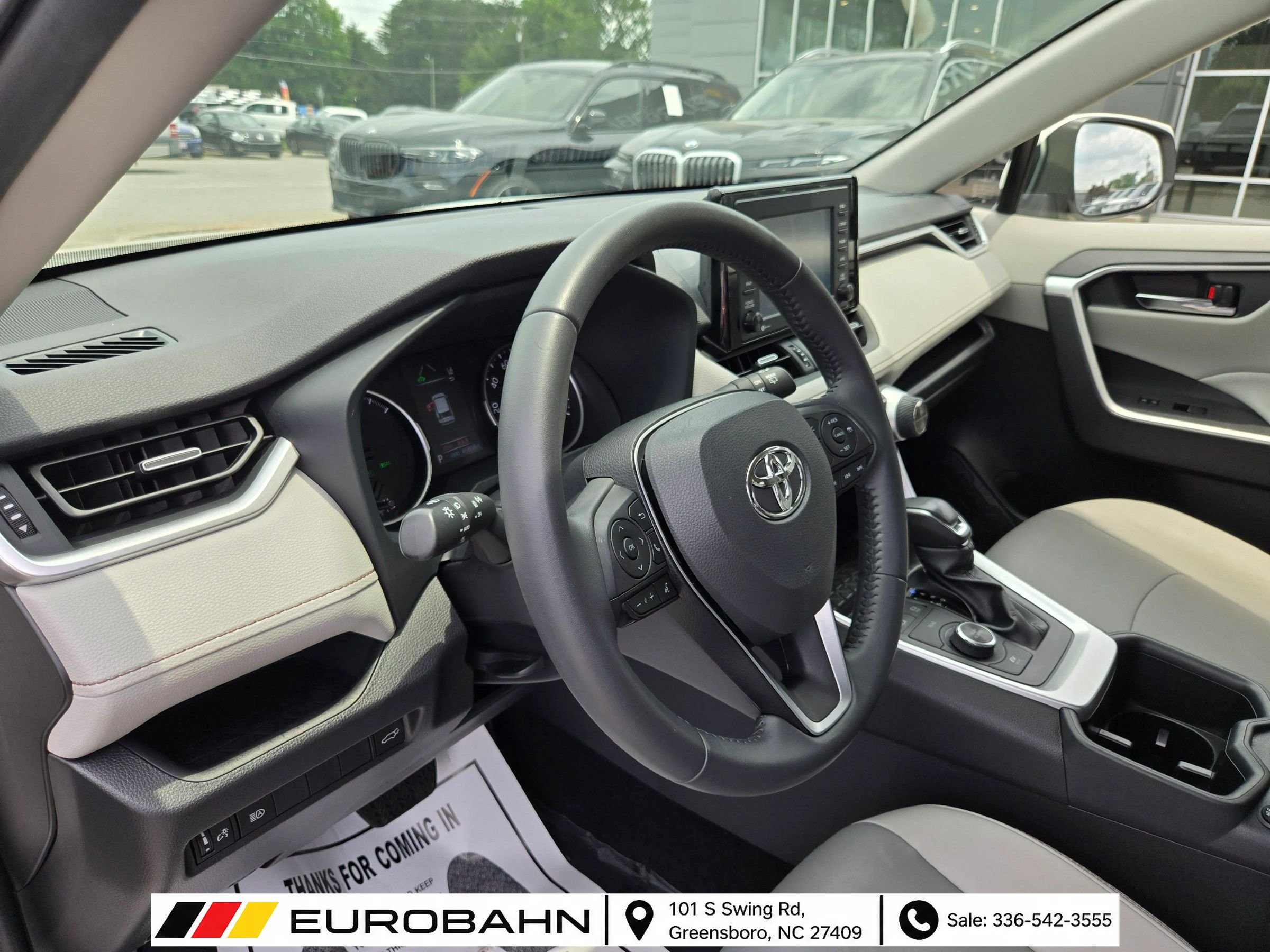 Used 2022 Toyota RAV4 XLE Premium AWD/4WD image 7
