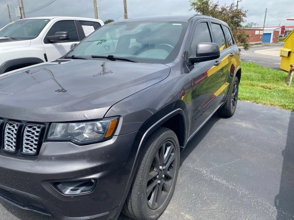 Used 2018 Jeep Grand Cherokee Altitude AWD/4WD image 2