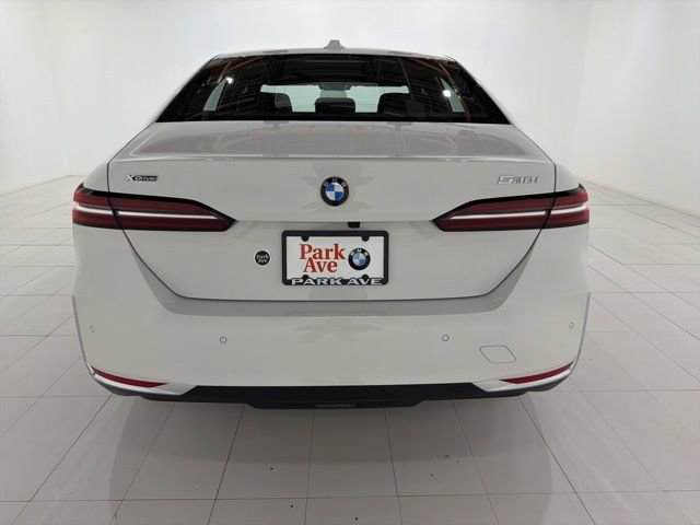 Used 2024 BMW 530i xDrive w/ Premium Package image 4