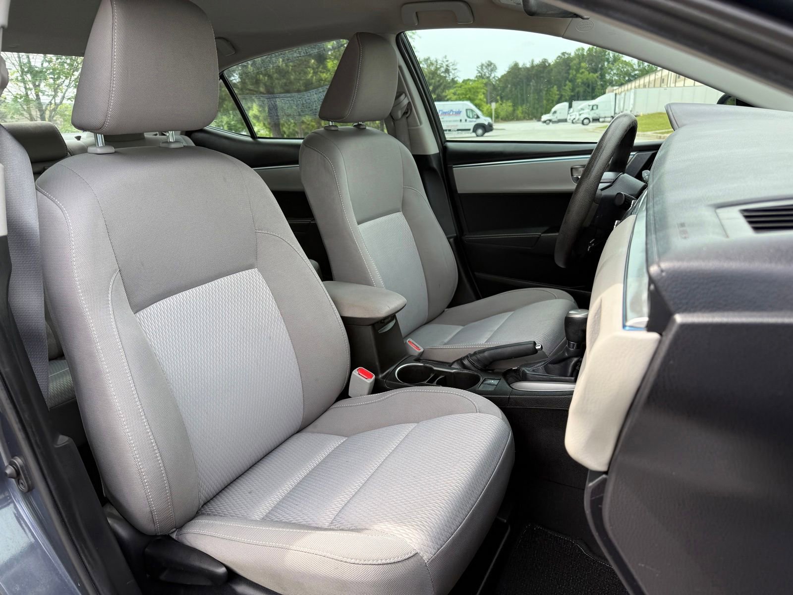 Used 2015 Toyota Corolla LE FWD image 31