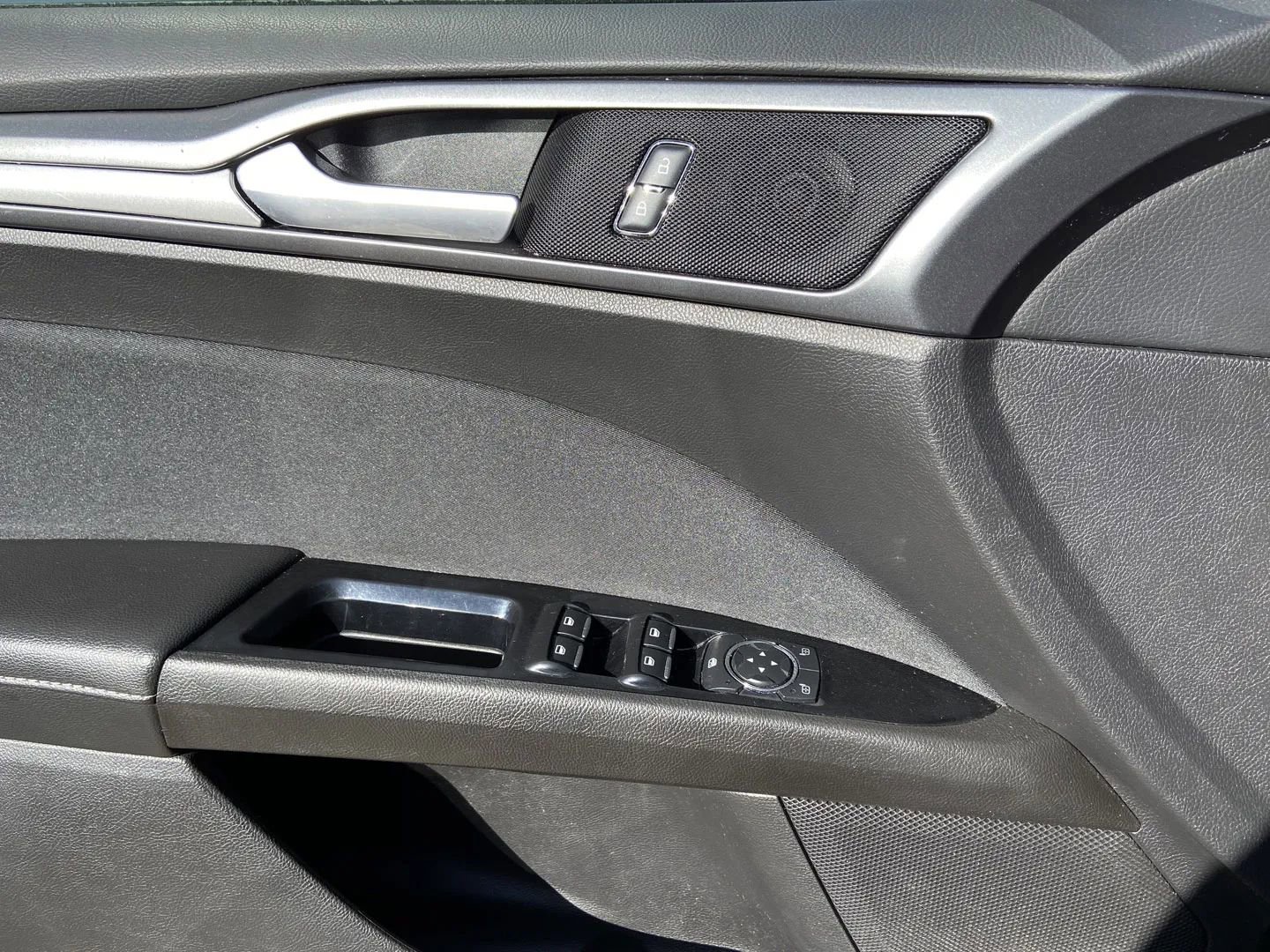 Used 2016 Ford Fusion SE image 9