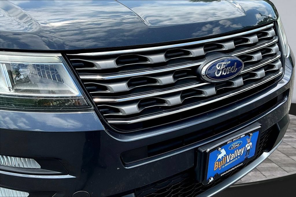 Used 2017 Ford Explorer XLT AWD/4WD image 35