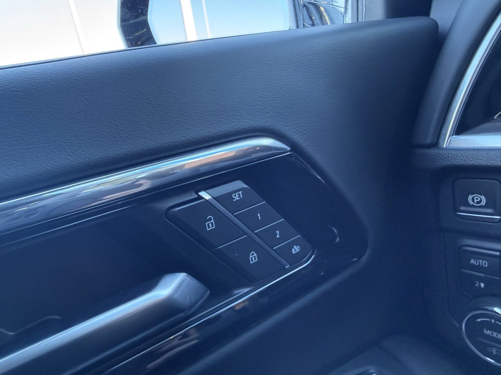 Used 2025 Chevrolet Suburban Z71 w/ Z71 Off-Road Package image 45