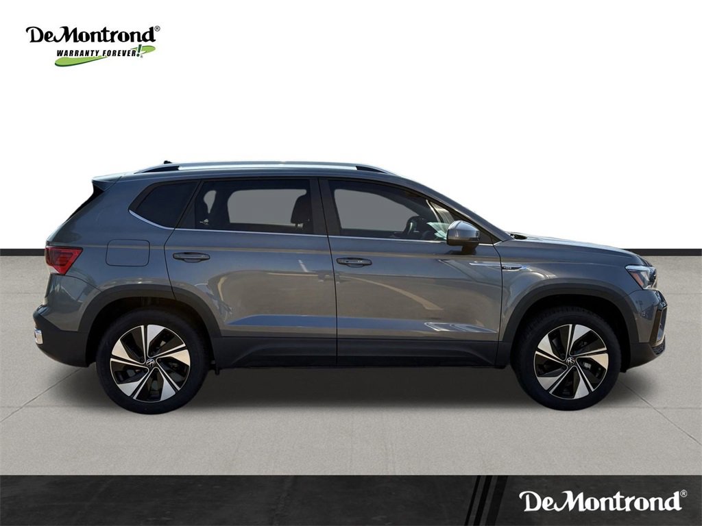 Used 2024 Volkswagen Taos SE image 3