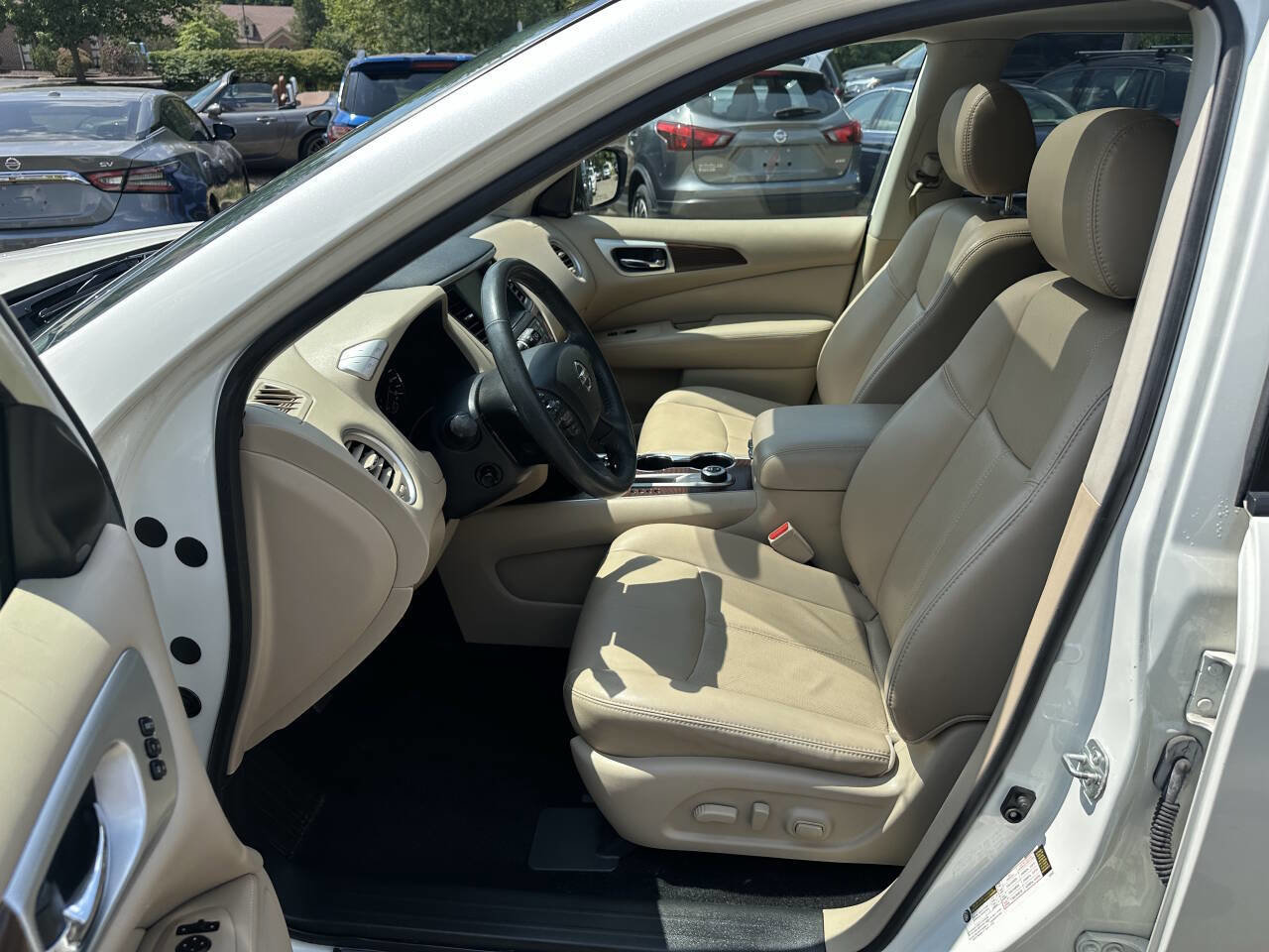 Used 2018 Nissan Pathfinder Platinum image 21