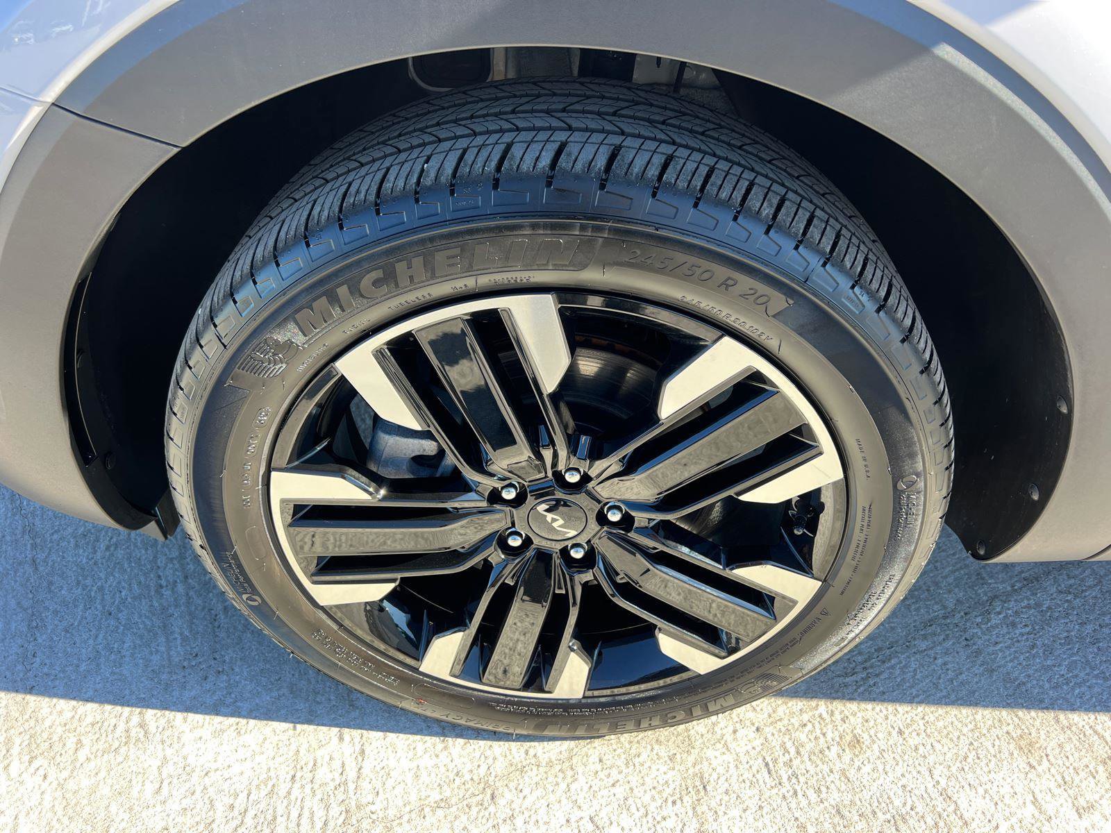 Used 2025 Kia Telluride SX image 11