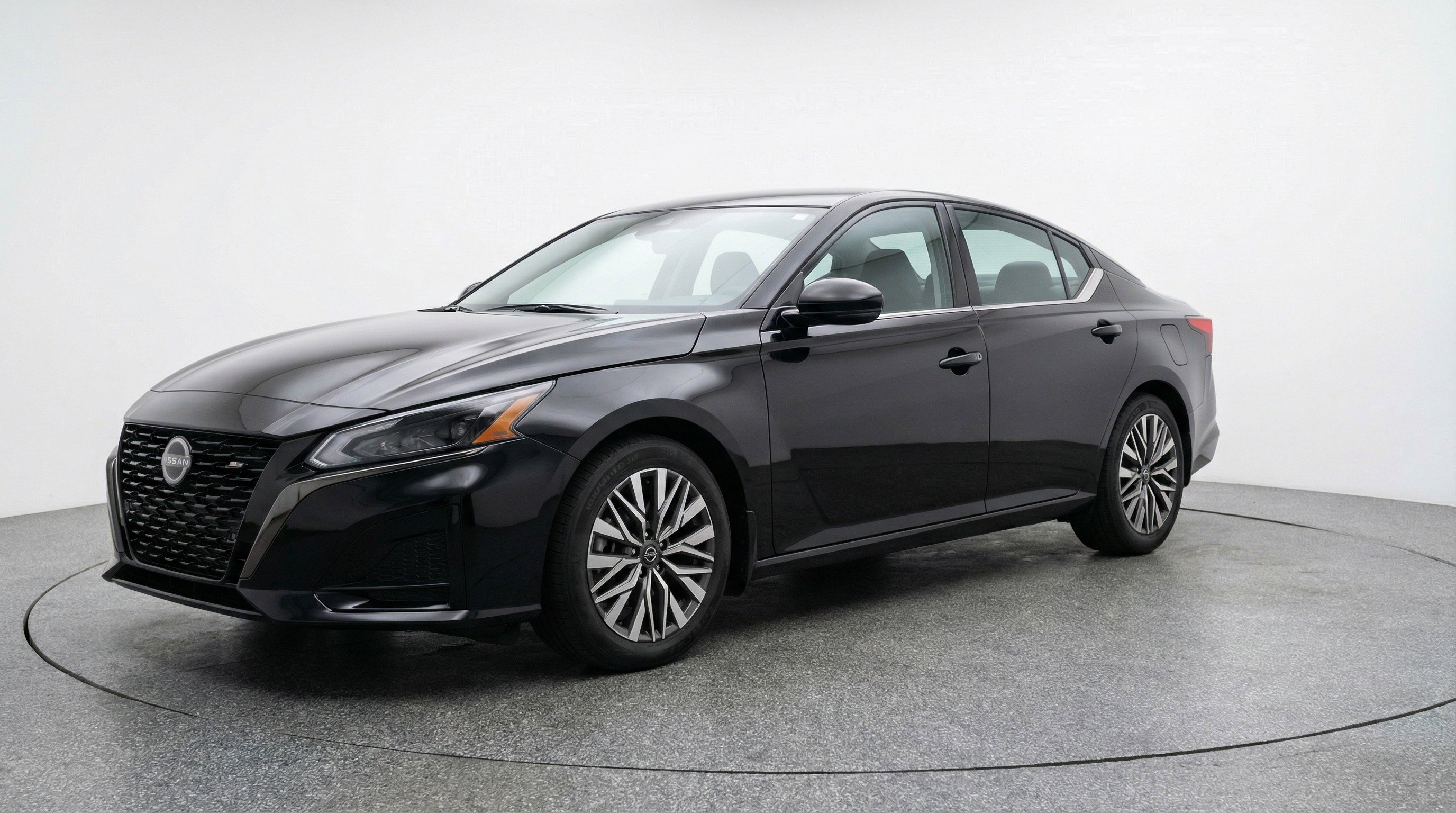 Used 2025 Nissan Altima 2.5 SV image 3