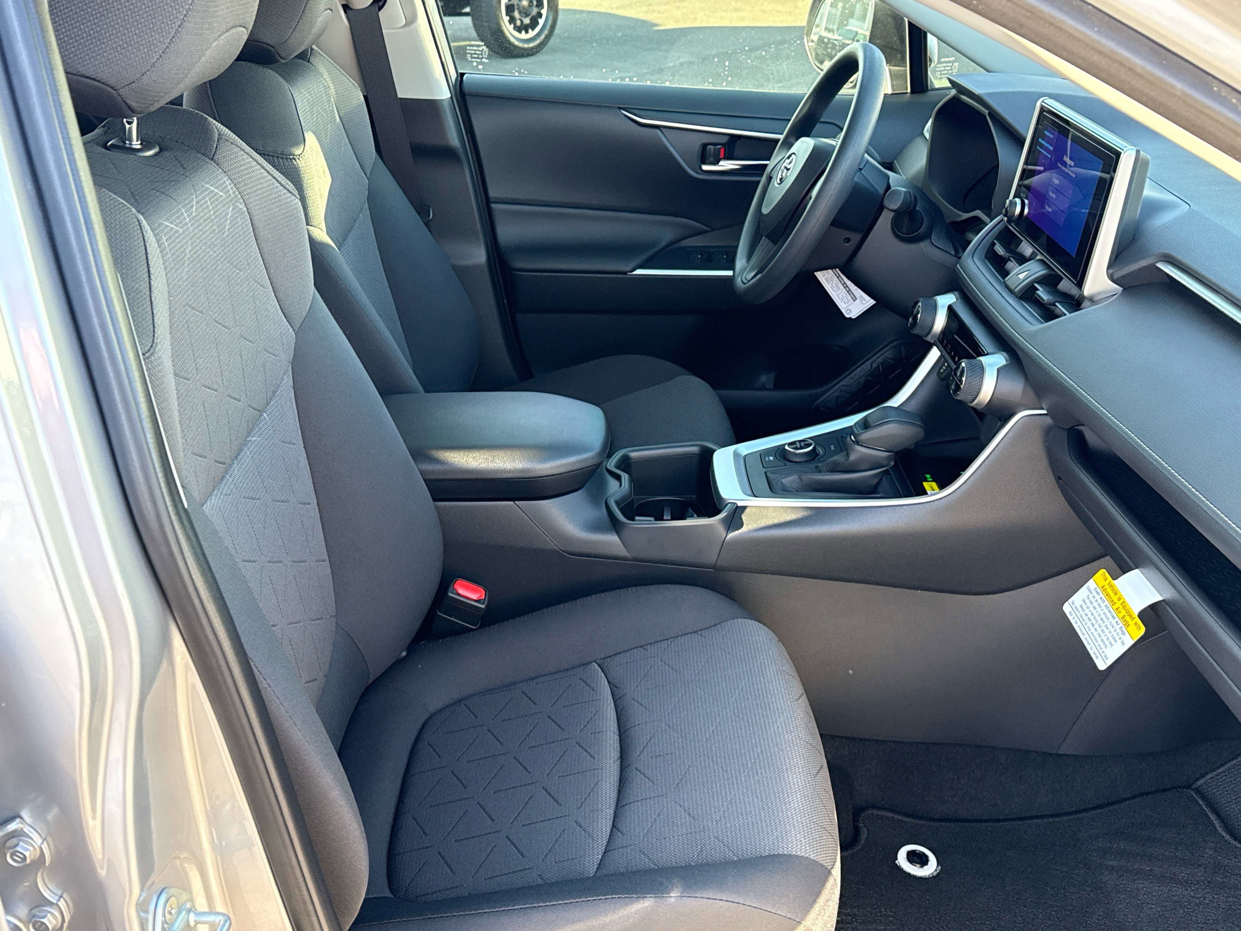 Used 2025 Toyota RAV4 XLE image 19