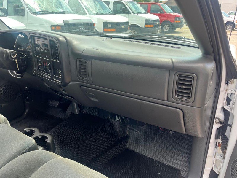 Used 2004 Chevrolet Silverado 1500 W/T RWD image 10