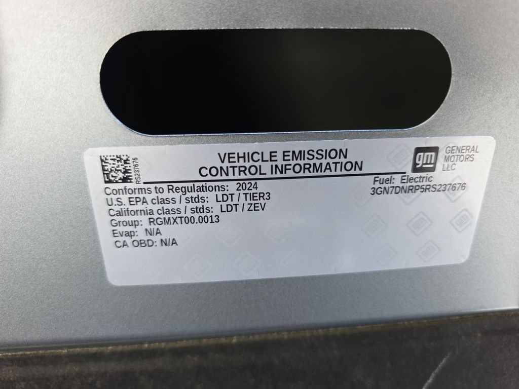 Used 2024 Chevrolet Equinox EV RS FWD image 36