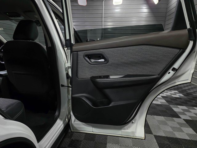 Used 2022 Nissan Rogue SV image 32