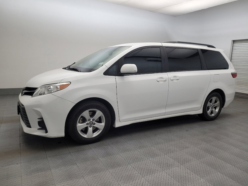 Used 2018 Toyota Sienna LE FWD image 2