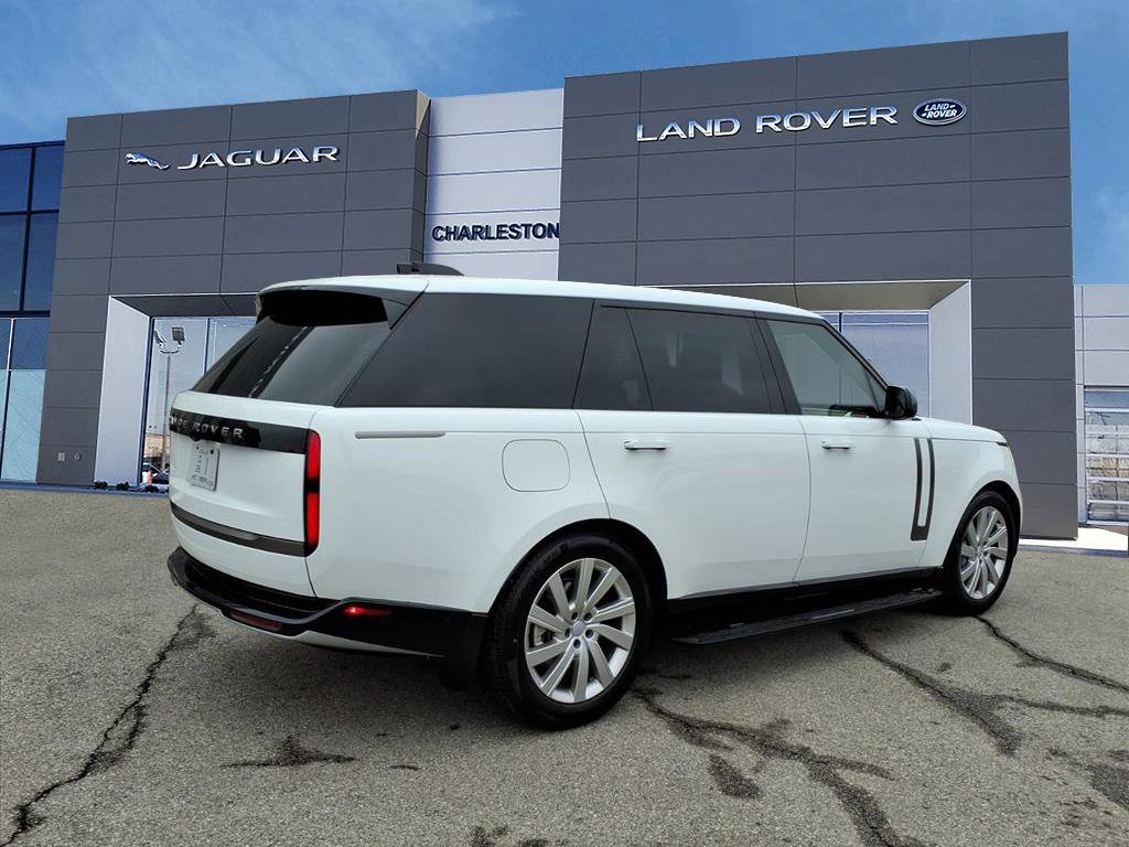 New 2025 Land Rover Range Rover Long Wheelbase SE image 5