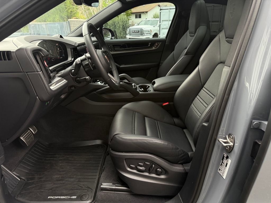 Used 2026 Porsche Cayenne S AWD/4WD image 31