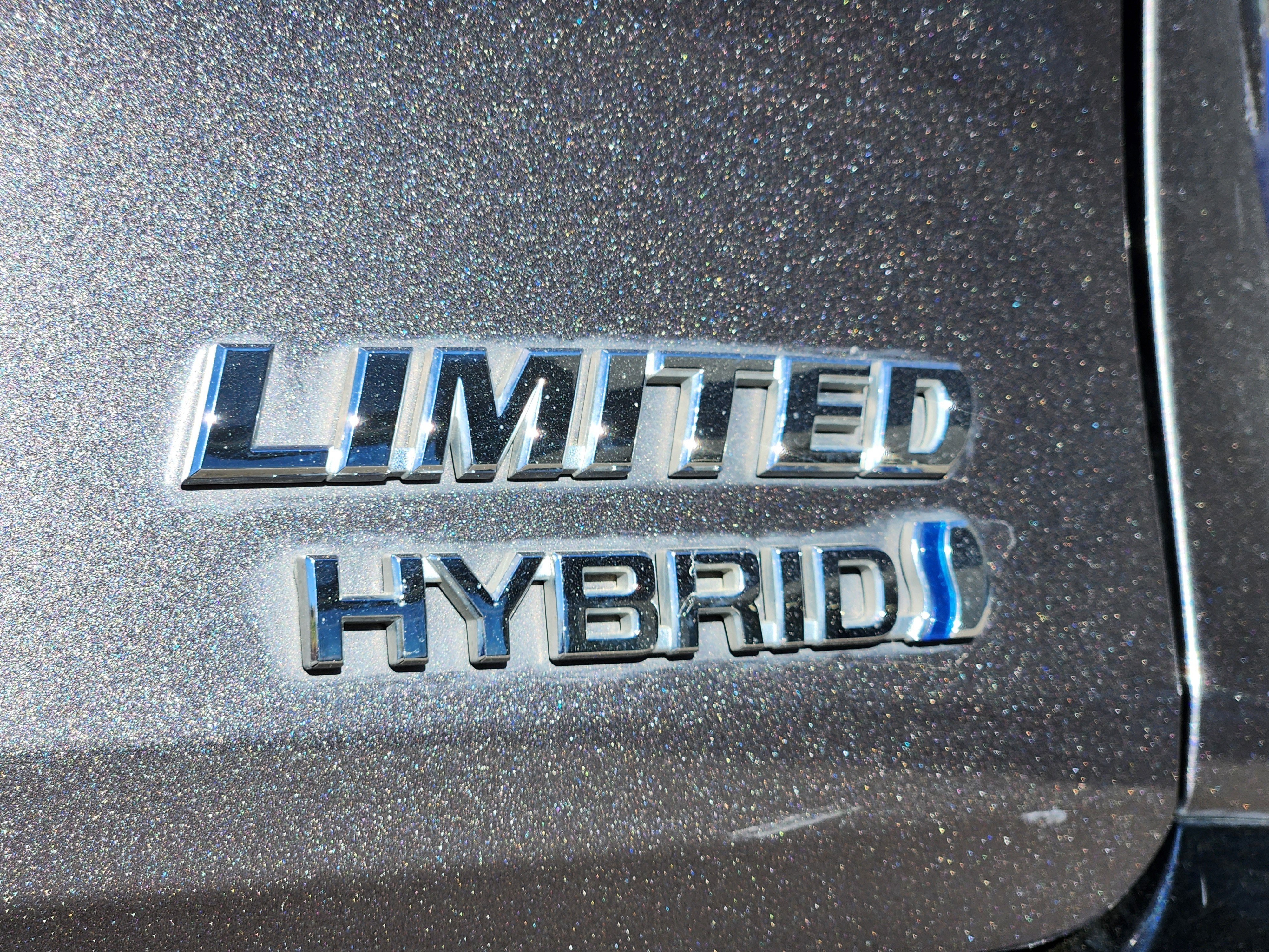 Used 2023 Toyota Sienna Limited image 14