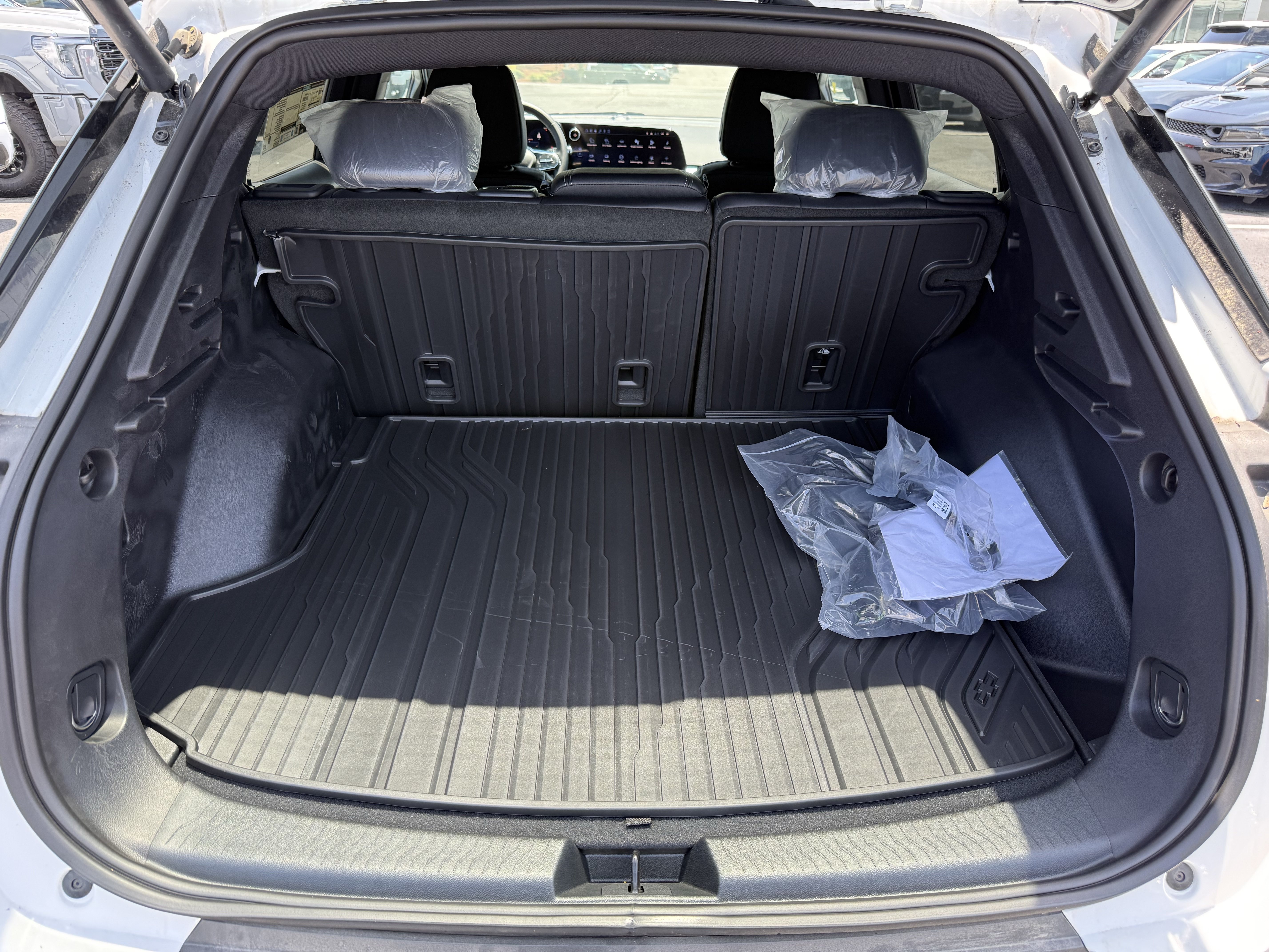 New 2026 Chevrolet Equinox EV LT FWD image 31