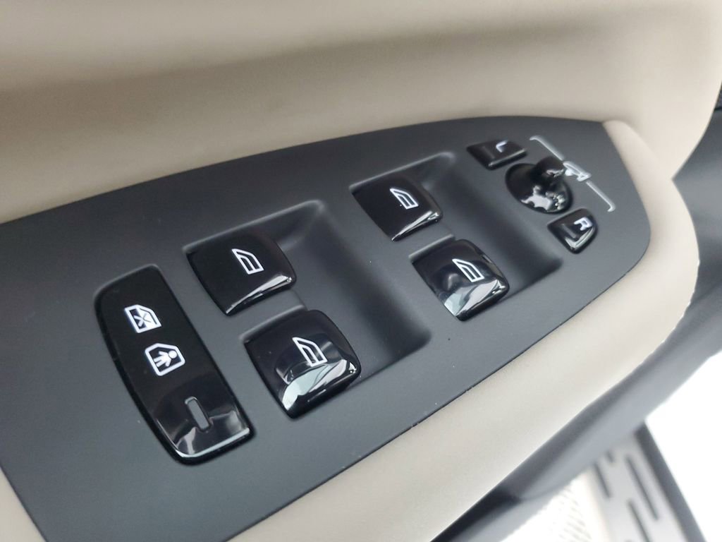 Certified 2025 Volvo XC90 B5 Core w/ Climate Package image 22