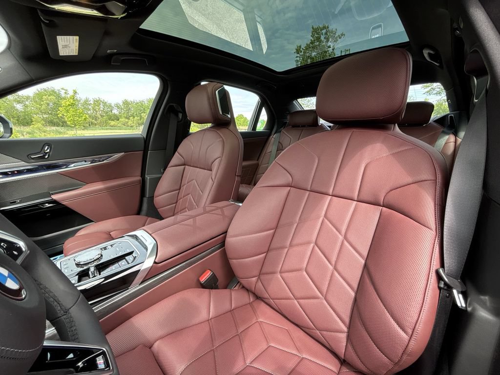 Used 2026 BMW 760i xDrive w/ Luxury Rear Seating Package AWD/4WD image 13