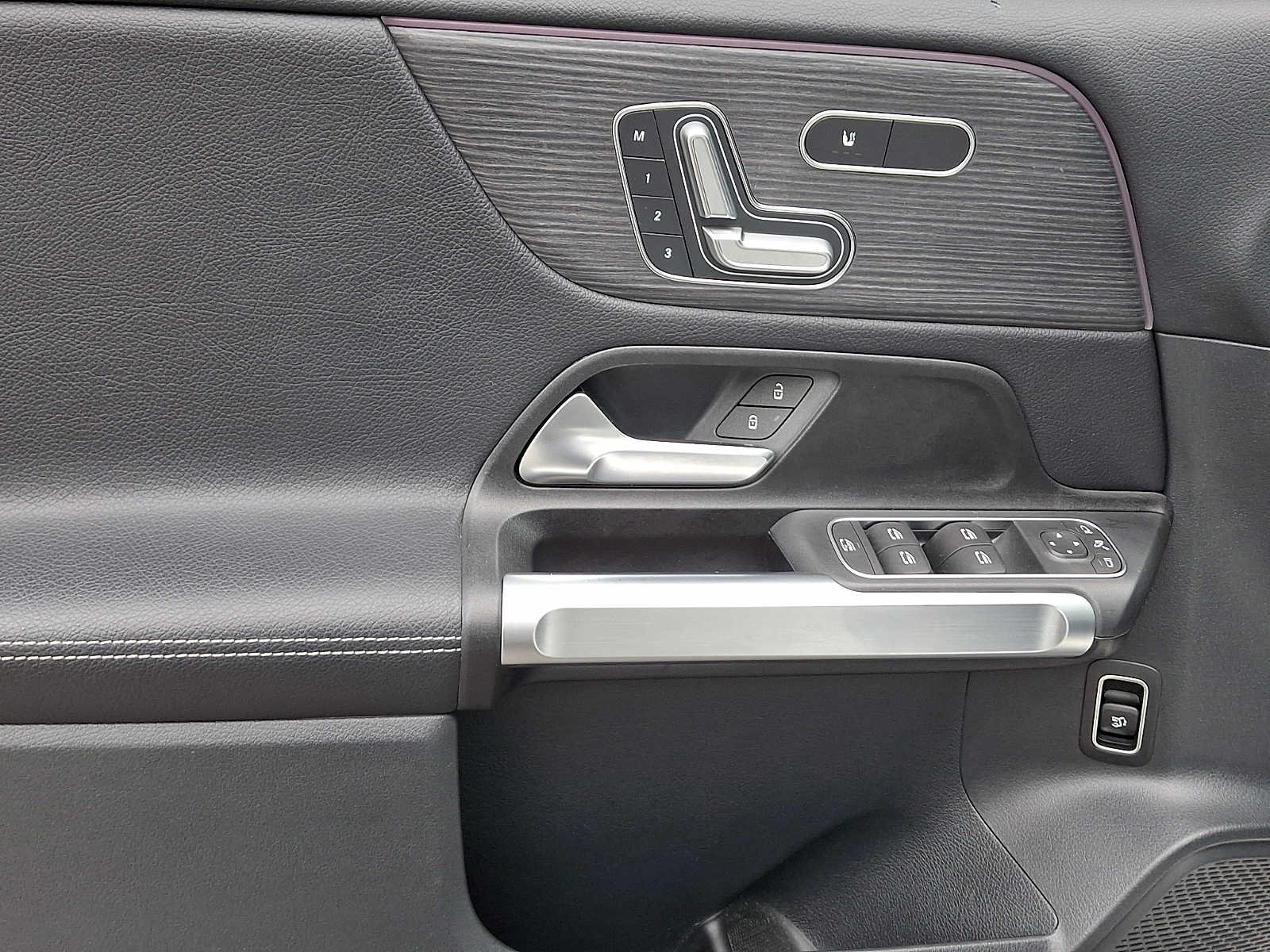 Used 2023 Mercedes-Benz GLB 250 4MATIC image 12
